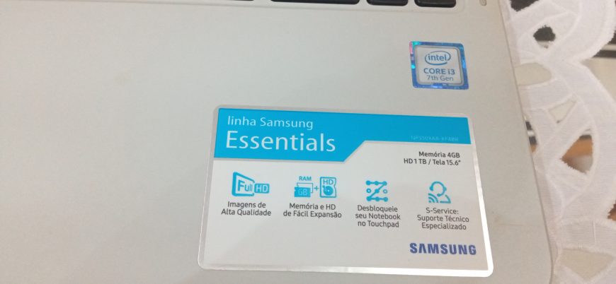Notebook Samsung Essentials E30, Intel Core i3 7020U, 4GB RAM, HD 1TB, tela 15,6″ Full HD LED, Windows 10, NP350XAA-KF4BR
